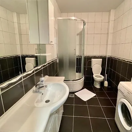 Shine Apartment *