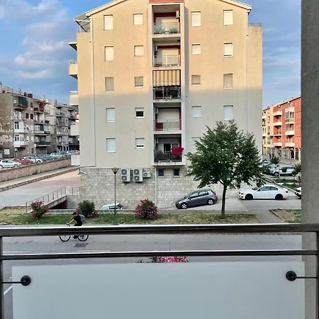 Shine Apartment *